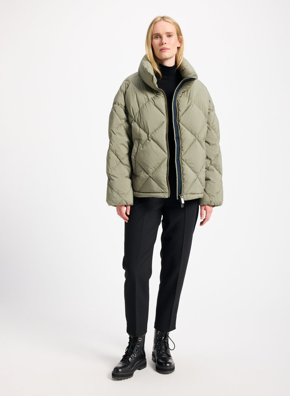 Doudoune oversize femme Pyrenex Adele avec col enveloppant khaki clair