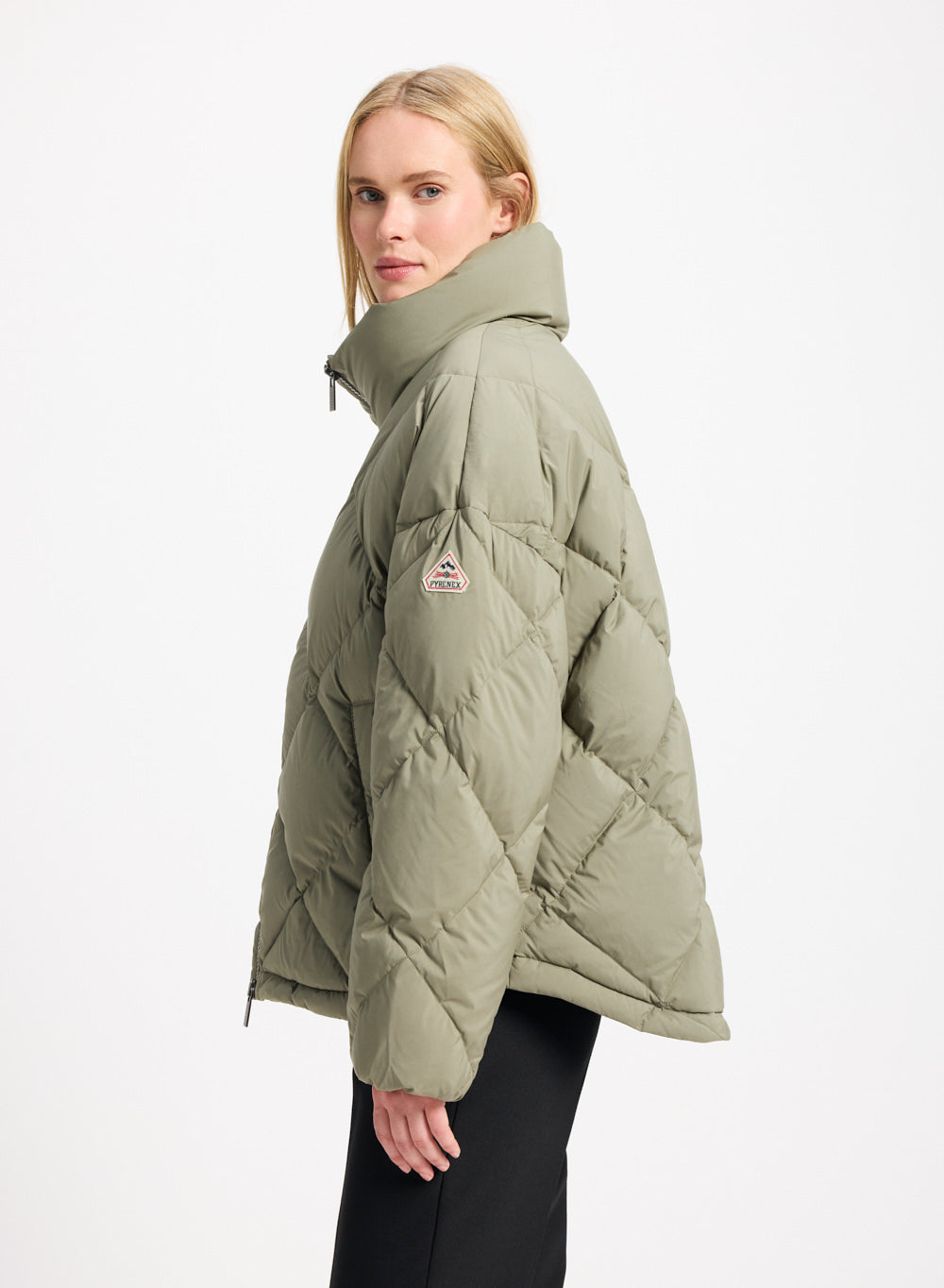 Doudoune oversize femme Pyrenex Adele avec col enveloppant khaki clair