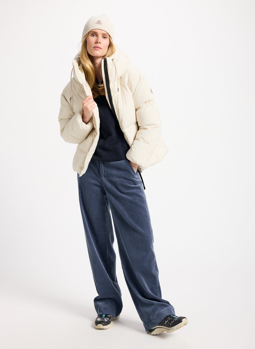 Doudoune femme Pyrenex Harmonie à capuche enveloppante beige clair