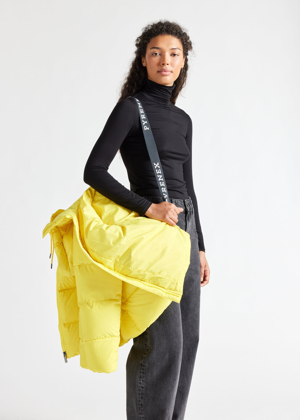 Doudoune femme Pyrenex Harmonie à capuche enveloppante Illuminating